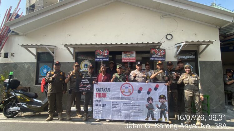 Pantau Giat Warga Bhabinkamtibmas Bersama Tiga Pilar di Mangga Dua Selatan