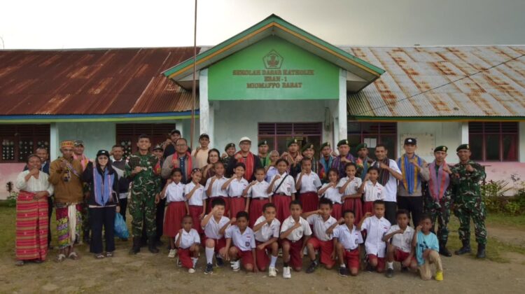 Satgas Yonarhanud 2 Kostrad dan JPCC Foundation Resmikan Fasilitas MCK di SDK Eban 1