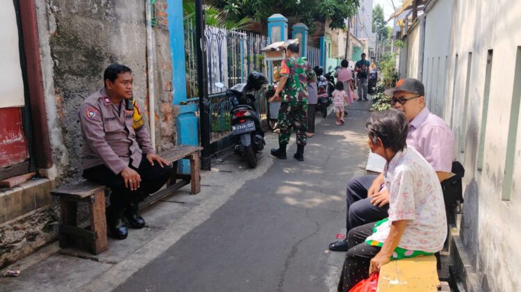 Bhabinkamtibmas Kelurahan Kemayoran Pastikan Tak Ada Ruang bagi Kejahatan Lewat Sambang Dialogis