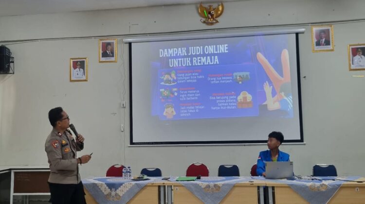 Bhabinkamtibmas Karet Tengsin Berikan Penyuluhan Bahaya Judi Online dan Pinjaman Online kepada Siswa Baru SMA Negeri 35 Jakarta dalam Kegiatan MPLS