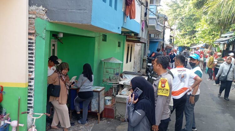 Bhabinkamtibmas Kwitang Bersama Tiga Pilar Gelar Jumantik dan PSN di RW 03 untuk Cegah DBD