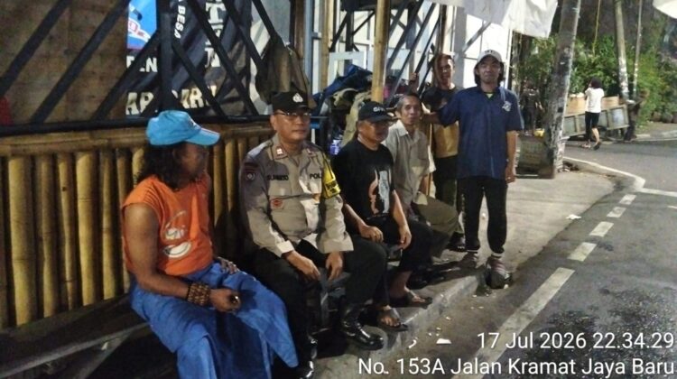 Bangun Kedekatan dengan Warga, Polsek Johar Baru Gelar Cooling System di RW 01