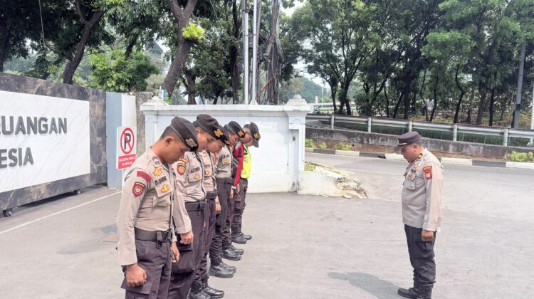 Profesional dan Humanis, Polsek Metro Tanah Abang Kawal Aksi Unjuk Rasa di Kantor BPK RI