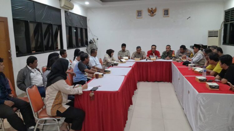 Bhabinkamtibmas Kelurahan Petamburan Bersama Tiga Pilar Perkuat Sinergi Melalui Rapat Koordinasi Penataan Ruang Terbuka Hijau