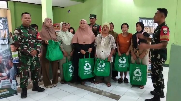 Koramil Teluknaga Gelar Bakti Sosial Kesehatan, Bagikan Sembako
