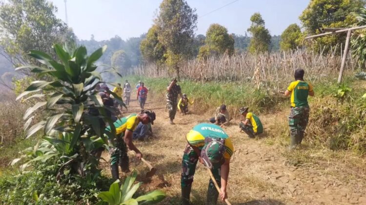 Perkuat Kemanunggalan TNI-Rakyat, Yonif 321 Kostrad Gelar Karya Bhakti di Majalengka