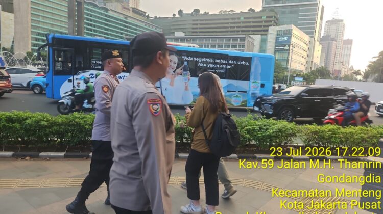 Bhabinkamtibmas Kebon Sirih Pimpin Patroli Humanis, Perkuat Keamanan Kawasan MH Thamrin