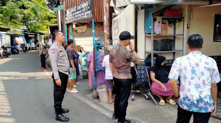 Bhabinkamtibmas Kwitang Bersama Aparatur Kelurahan Gelar Sambang dan Patroli, Ingatkan Warga Jaga Kamtibmas
