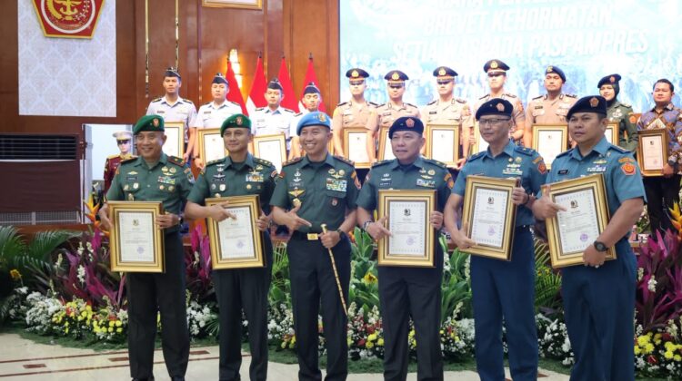 Danrem 052/Wijayakrama Terima Brevet Kehormatan Setia Waspada Paspampres, Perkuat Sinergi Pengamanan VVIP dan Stabilitas Ibu Kota