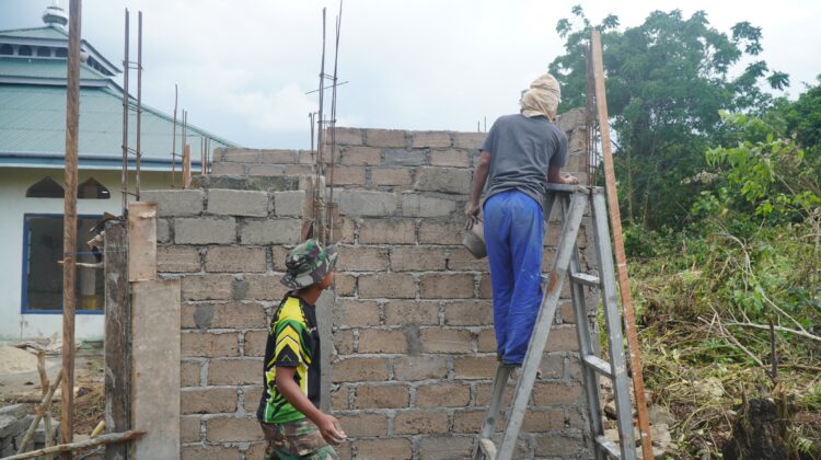 Pembangunan MCK Masjid Desa Polewali Terus Menunjukkan Progres Positif