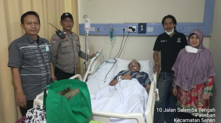 Wujud Kepedulian, Polsek Johar Baru dan Pokdarkamtibmas Berikan Dukungan Moril kepada Anggota yang Dirawat