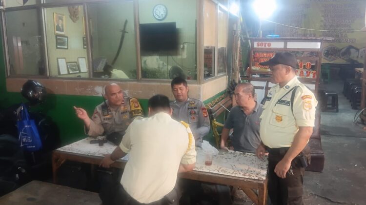 Bhabinkamtibmas Kampung Bali Berikan Pembinaan kepada Satpam Pasar Blok F Tanah Abang, Perkuat Sinergi Ciptakan Situasi Kamtibmas yang Kondusif