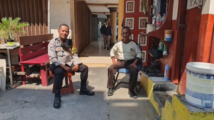 Himbauan Bhabinkamtibmas Pasar Baru Ajak Warga Perkuat Portalisasi dan Cegah Curanmor