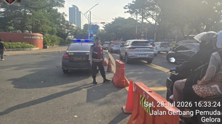 Strong Point Sore Hari di Pintu 10 GBK, Polsek Metro Tanah Abang Pastikan Arus Lalu Lintas Aman dan Lancar