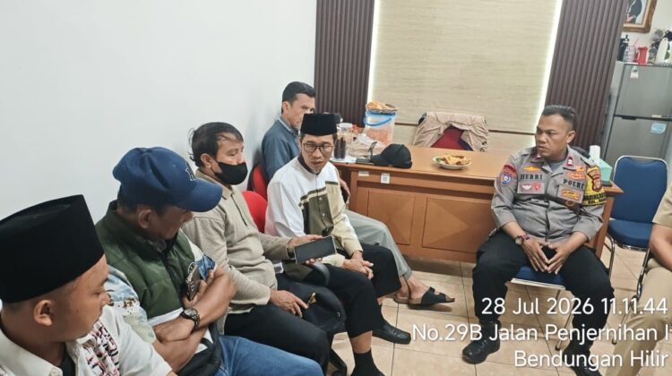 Bhabinkamtibmas Bendungan Hilir Hadiri Rapat Koordinasi Penataan PKL di Depan Masjid Al Fallah, Wujudkan Lingkungan yang Tertib dan Nyaman