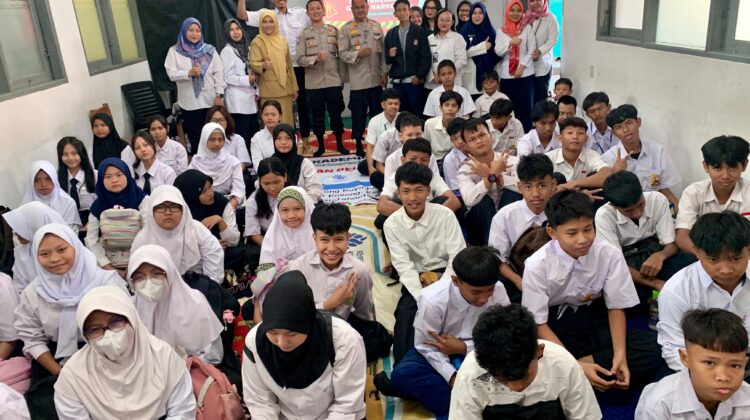Polsek Kemayoran Bentengi Generasi Muda dari Bahaya Narkoba, Edukasi P4GN Warnai MPLS di SKB 01 Kebon Kosong