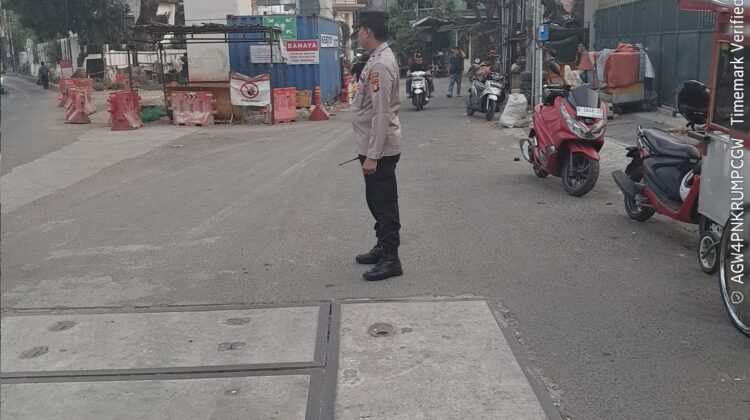 Patroli Perbatasan Tambak, Kapolsubsektor Pegangsaan Cegah Tawuran dan Gangguan Kamtibmas