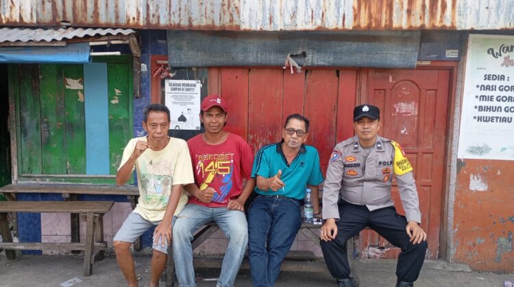 Bhabinkamtibmas Kwitang Perkuat Kamtibmas Lewat Patroli Dialogis di Bantaran Kali Ciliwung