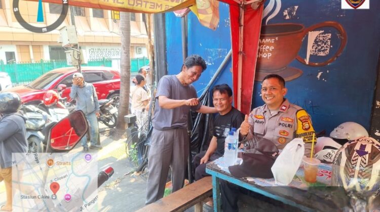 Patroli Humanis Bhabinkamtibmas Pegangsaan Pererat Sinergi Keamanan di Cikini Gold Center