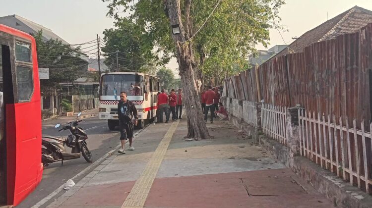 Polsek Johar Baru Amankan Pemberangkatan Massa Aksi Unjuk Rasa Menuju Mabes Polri Berjalan Tertib