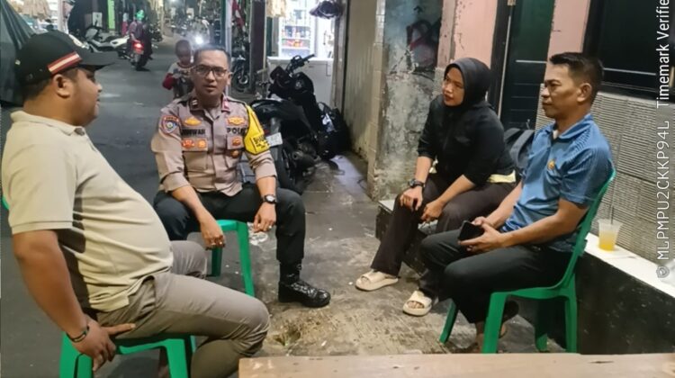 Pererat Sinergi dengan Satkamling, Polsek Johar Baru Tingkatkan Kewaspadaan Warga Kampung Rawa