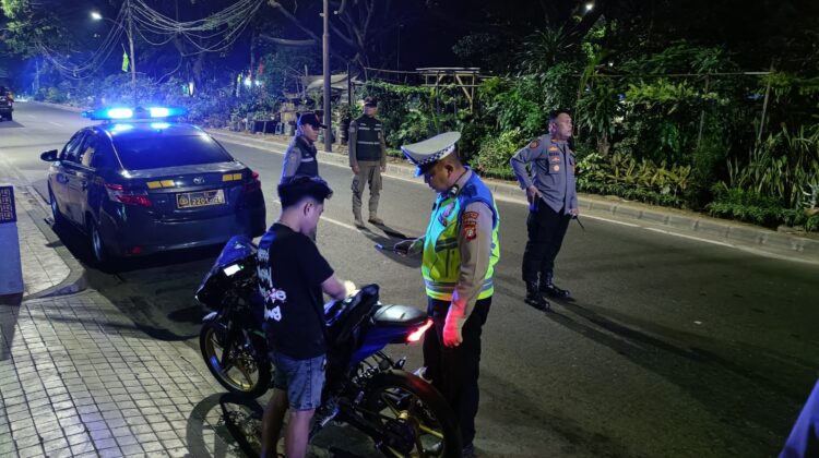 13 Personil Siaga Giat Operasi Cipta Kondisi Stasioner” Polsek Sawah Besar Persempit Ruang Gerak Pelaku Kejahatan