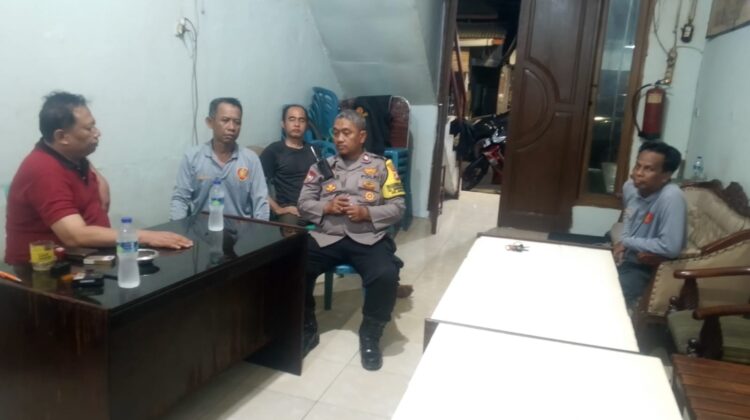Polri Perkuat Satkamling, Bhabinkamtibmas Ajak Warga Jaga Keamanan Lingkungan