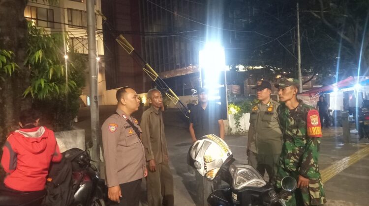 Polsek Senen Gelar Patroli Gabungan Tiga Pilar dan Operasi Cipta Kondisi di Senen