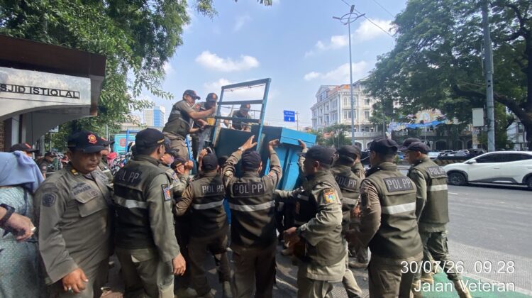 Pendampingan Polri Kawal Penertiban PKL, Bersama Tiga Pilar Tertibkan Kawasan Istiqlal–Katedral