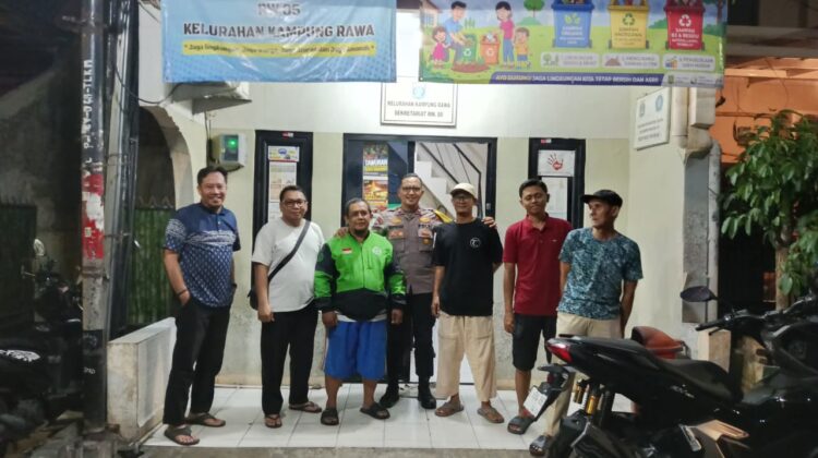 Sambang Satkamling RW 05, Polsek Johar Baru Ajak Warga Tingkatkan Kewaspadaan Kamtibmas