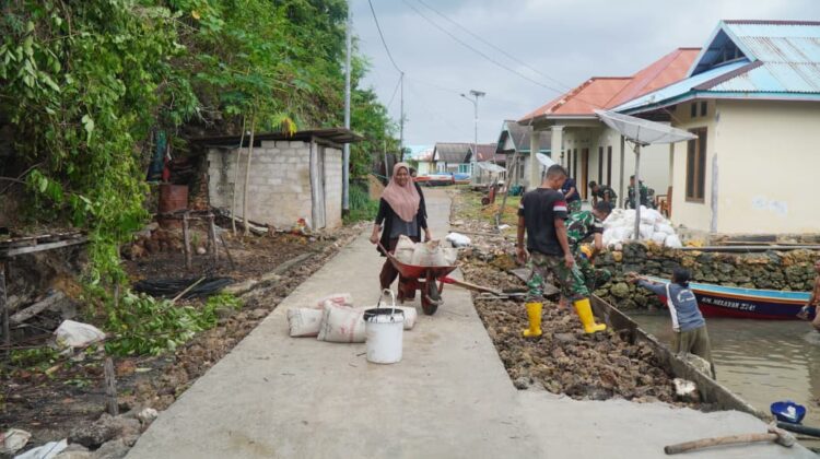 Semangat Gotong Royong Warnai Pembangunan Rabat Beton Jalan di Desa Polewali
