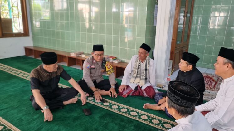 Bhabinkamtibmas Karet Tengsin Laksanakan Shalat Jumat Keliling, Perkuat Silaturahmi dan Cooling System Bersama Tokoh Agama