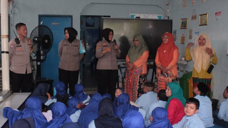 Pelukan Kasih Polri untuk Anak Negeri, Polwan Jaga Jakarta Sambangi SLB Harapan Ibu