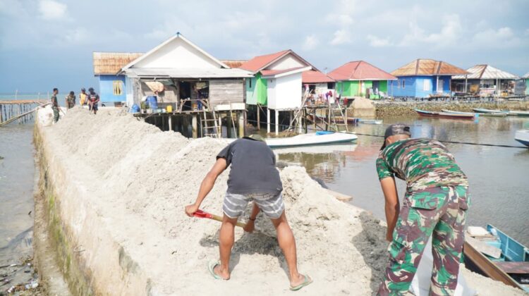 Material Pasir Diangkut untuk Percepatan Pekerjaan Rabat Beton Jalan Desa Polewali