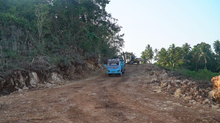 Alhamdulillah, Jalan Penghubung Kepulauan Umbele Kini Sudah Dapat Dilalui Truk