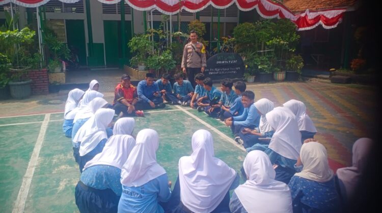 Bhabinkamtibmas Bungur Ajak Siswa MTs Jakarta Jamiat Khoir Hindari Ajakan Aksi Demonstrasi dan Ikuti Latihan Yel-Yel Polri Youth Movement 2026