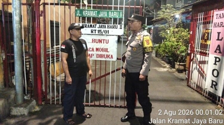 Sambang Poskamling, Bhabinkamtibmas Polsek Johar Baru Ingatkan Tamu Wajib Lapor 1×24 Jam