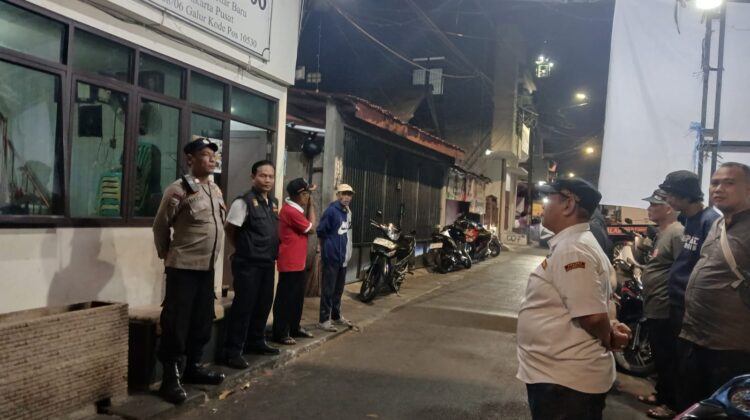 Apel dan Patroli Bersama Bhabinkamtibmas Galur dan Pokdar Kamtibmas Antisipasi Gangguan Kamtibmas Malam Minggu