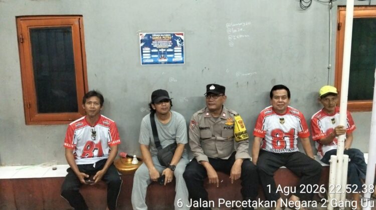 Cooling System Tengah Malam, Bhabinkamtibmas Johar Baru Perkuat Sinergi Warga Jaga Kamtibmas RW 04