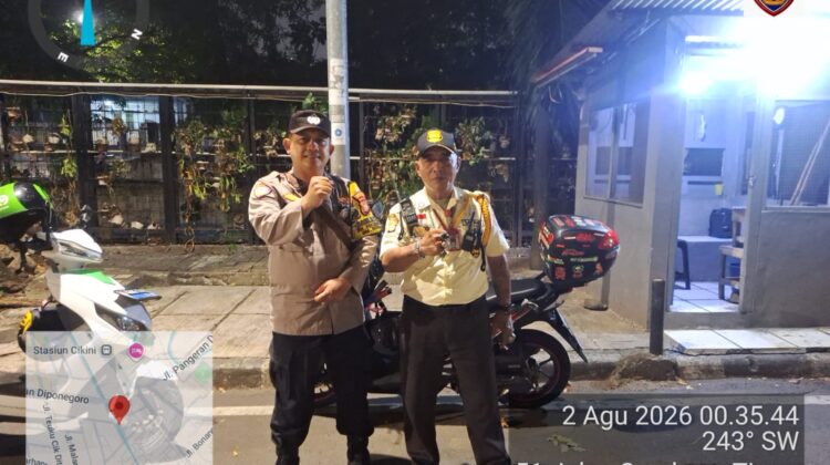 Bhabinkamtibmas Perkuat Satkamling, Patroli Dini Hari Jadi Fokus Pengamanan Menteng