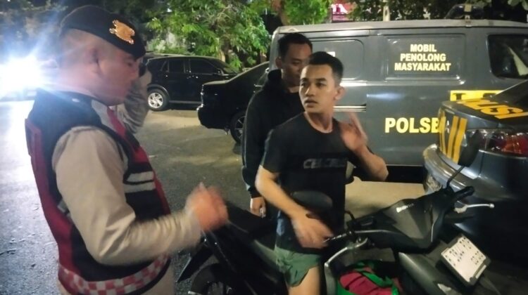 Cegah Kejahatan Jalanan, Polsek Senen Gelar Operasi Stasioner di Pasar Senen