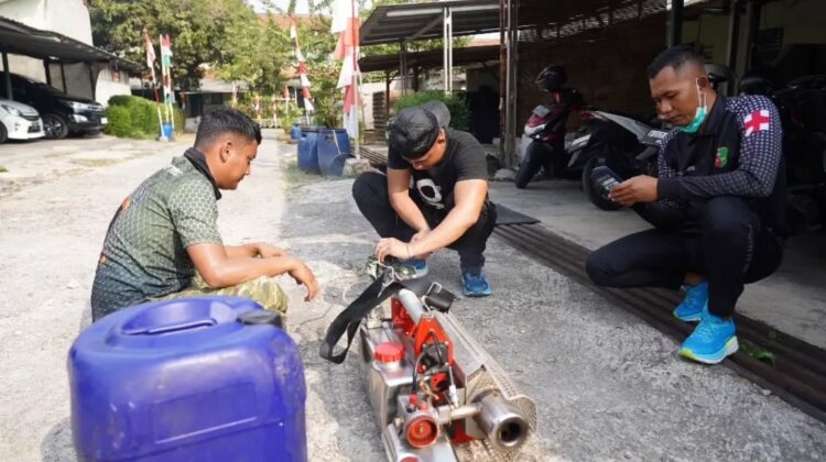 Denma Divif 1 Kostrad Gelar Fogging, Cegah Penyebaran Demam Berdarah