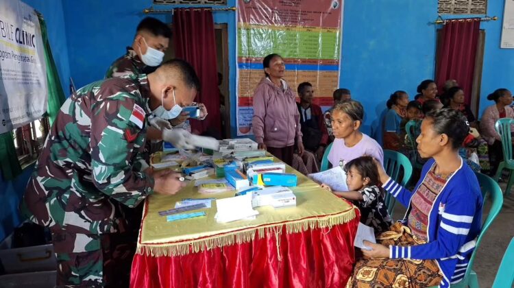 Semarak HUT ke-70 Yonarhanud 2 Kostrad, Satgas Pamtas Gelar Pengobatan Gratis bagi Masyarakat Perbatasan