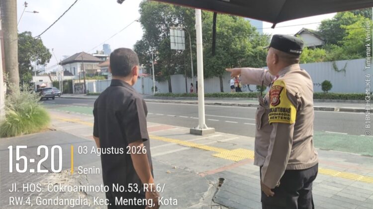 Bhabinkamtibmas Sambangi Security Jalan HOS Cokroaminoto, Perkuat Antisipasi Kejahatan Jalanan