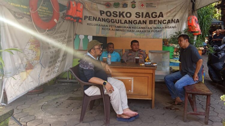 Bhabinkamtibmas Petamburan Sambangi Posko Kelurahan, Perkuat Sinergi Harkamtibmas Bersama FKDM dan Pokdar Kamtibmas