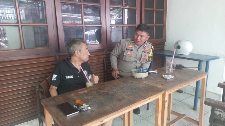 Sambang Warga RW 05, Bhabinkamtibmas Kebon Kacang Ajak Masyarakat Jaga Keamanan Lingkungan