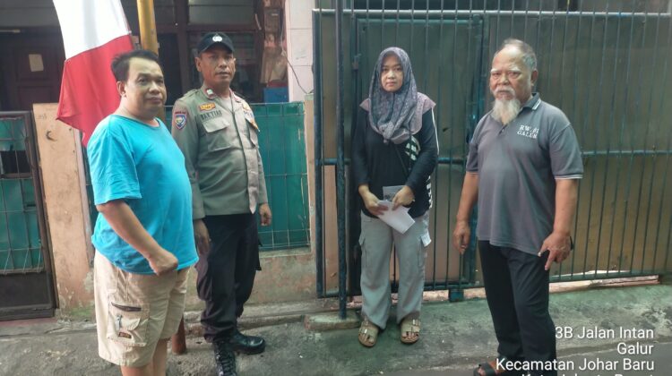 Polsek Johar Baru Tunjukkan Empati, Bhabinkamtibmas Sambangi Korban Curanmor di Galur
