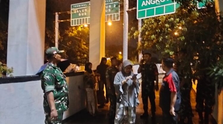 Patroli/Siskamling Koramil 04/Pulogadung Perkuat Sinergi Aparat dan Warga Jaga Kondusivitas Wilayah