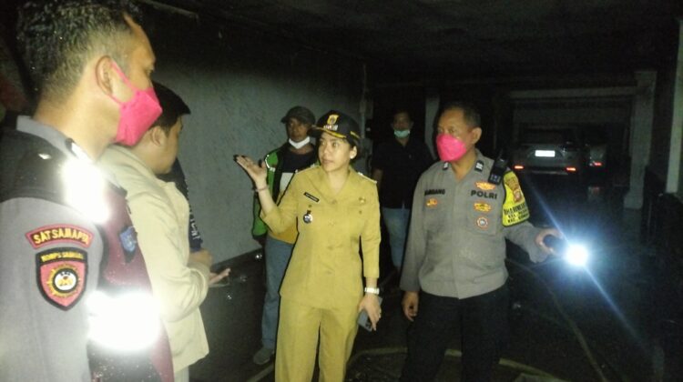 Respons Cepat Laporan 110, Polisi Amankan Lokasi Kebakaran di Metro Atom Pasar Baru