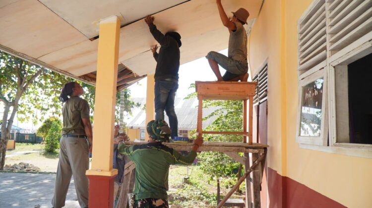 Sinergitas Satgas TMMD dan Masyarakat Terjalin Erat dalam Renovasi SDN 2 Bungku Selatan